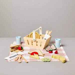 Hearth & Hand Magnolia Toy Picnic Basket 32pc – Summer Pretend Play Set (HTF)